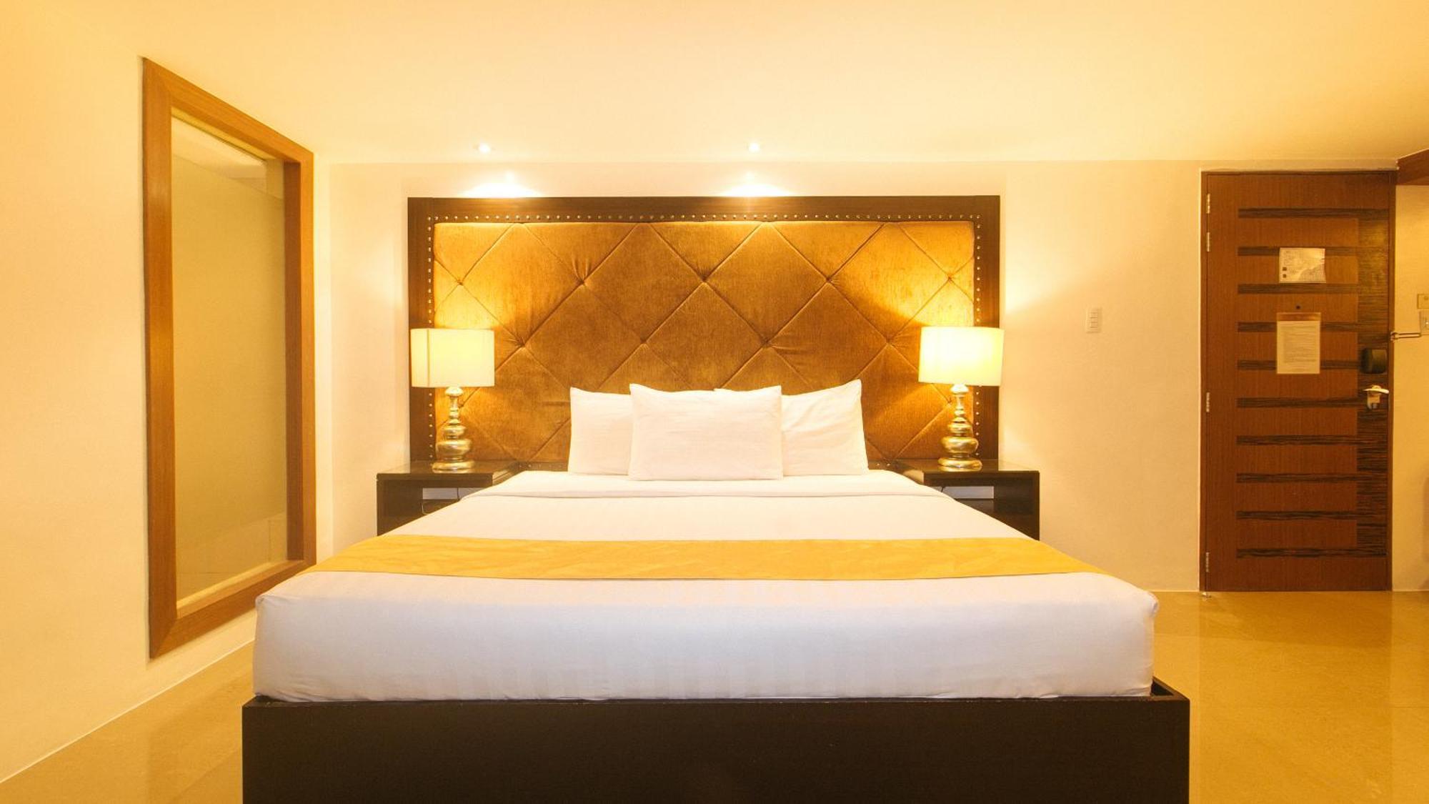 Torre Venezia Suites Quezon City Buitenkant foto