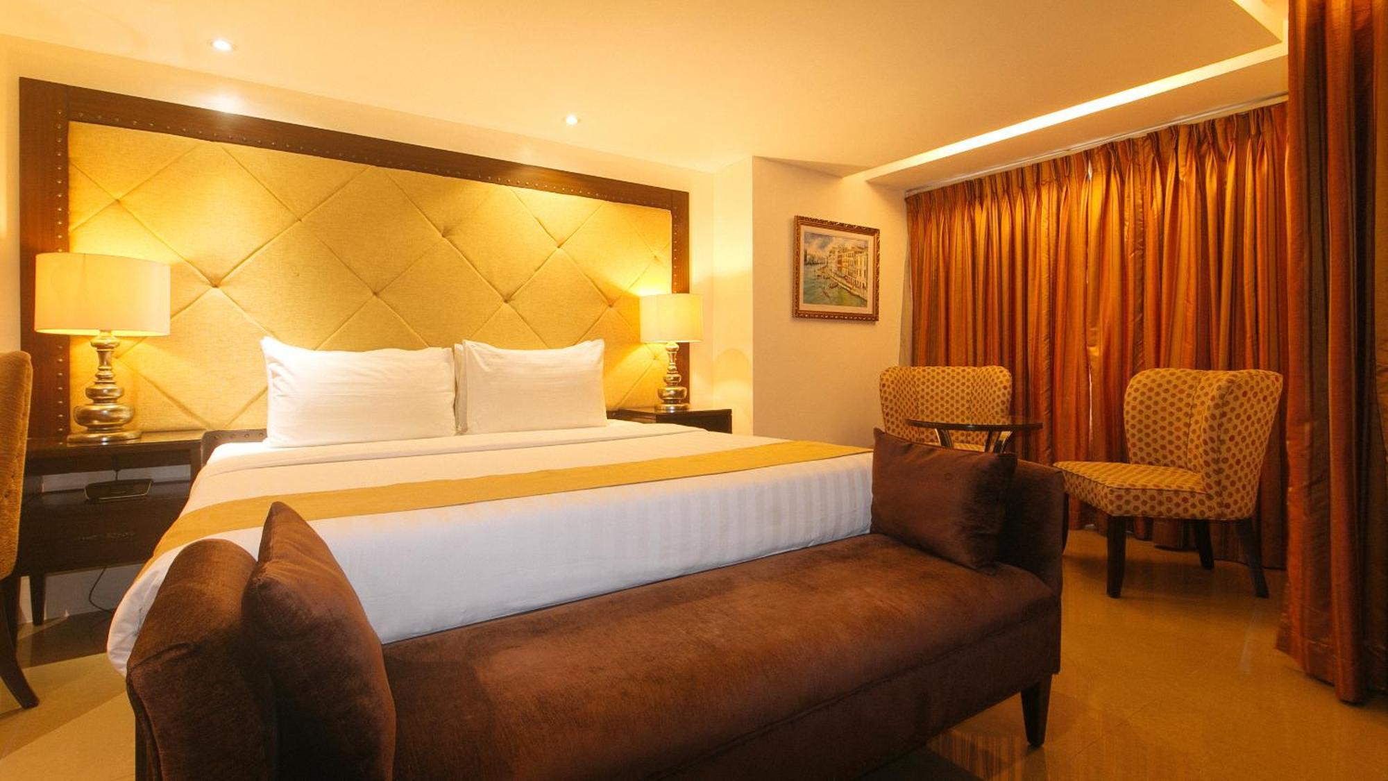 Torre Venezia Suites Quezon City Buitenkant foto