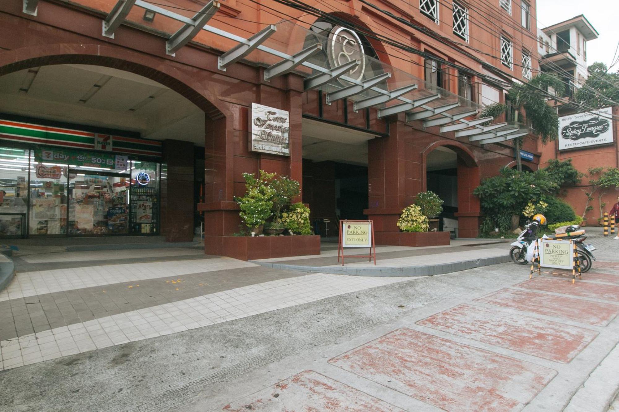 Torre Venezia Suites Quezon City Buitenkant foto